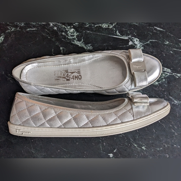 Salvatore Ferragamo Rufina Silver Quilted Ballet Flats Vara Bow - Picture 4 of 8